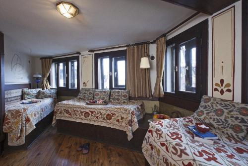 Hotel Empress Zoe Room Type - Triple Room