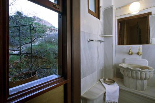 Hotel Empress Zoe Room Type - Standard Twin Room Hotel Empress Zoe Room Type - Standard Twin Room