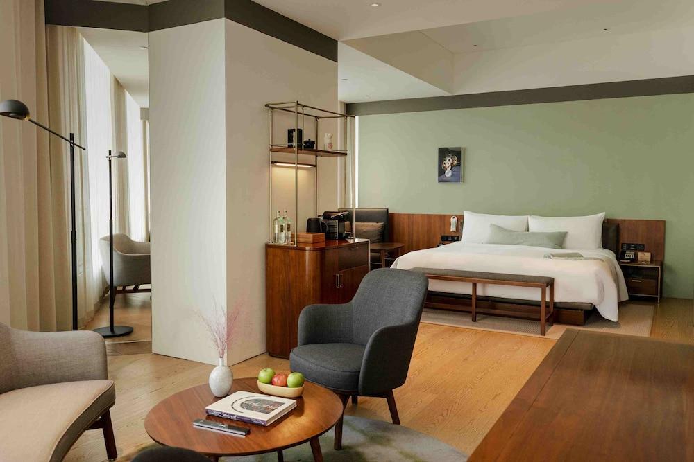 The Sukhothai Shanghai Room Type - Studio King Room