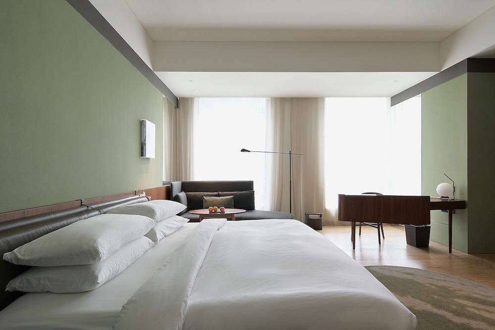 The Sukhothai Shanghai Room Type - Executive Hollywood King Room