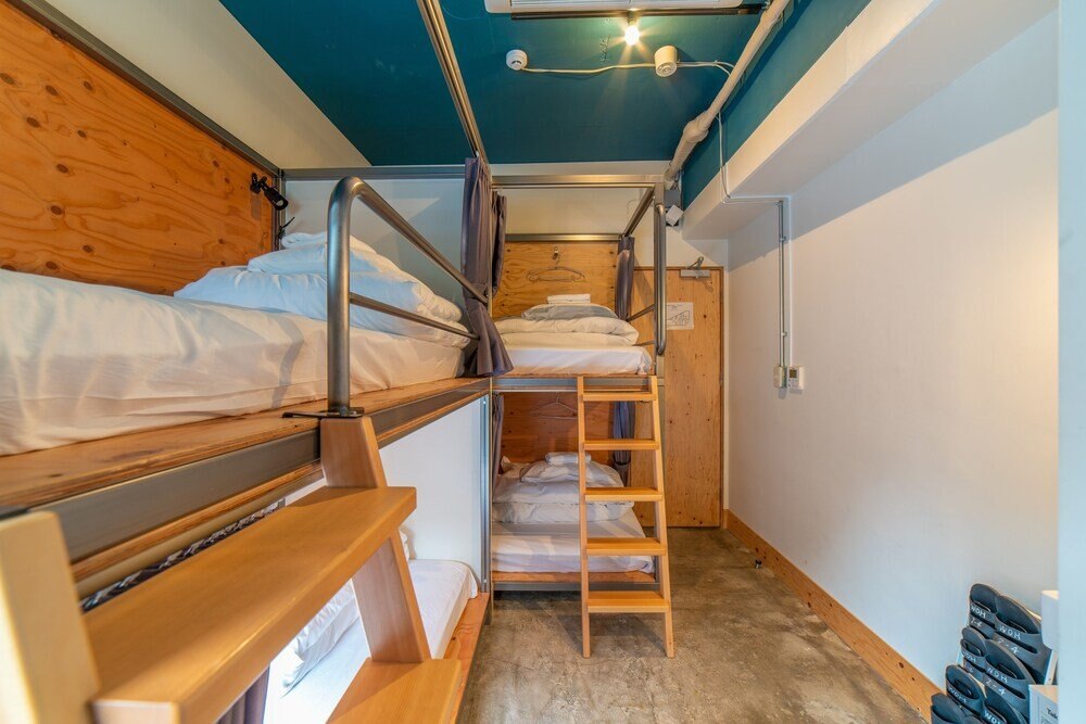 Wise Owl Hostels Shibuya Room Type - Private Quadruple Room with Bunk Bed