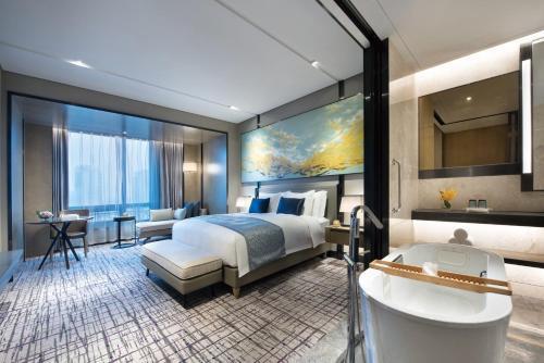 Crowne Plaza Shanghai Pujiang - Tap to explore photos