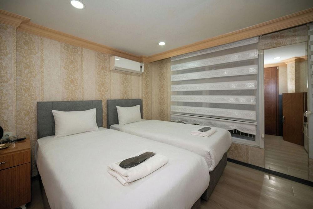 Taksim Maxwell Hotel Room Type - Basement standard Economic Room
