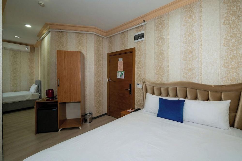 Taksim Maxwell Hotel Room Type - Economy Triple Room