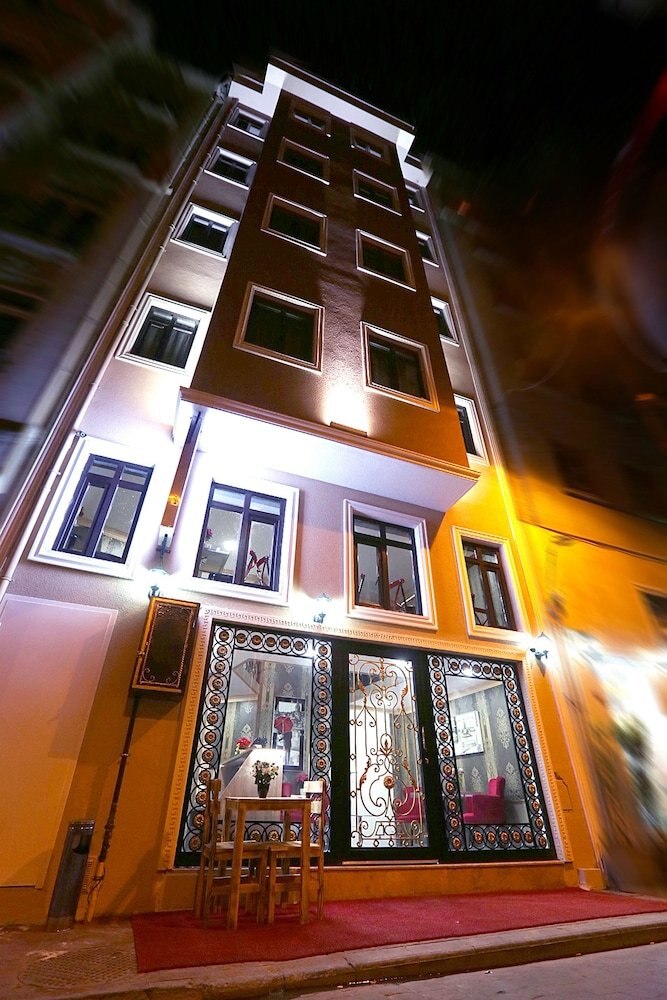 Taksim Maxwell Hotel - Tap to explore photos