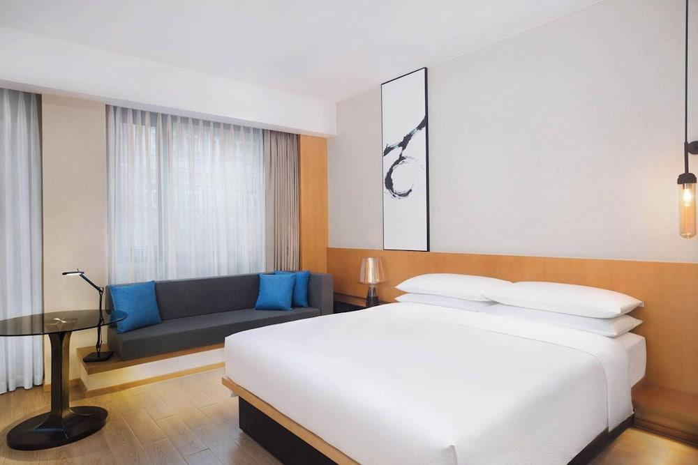 Fairfield by Marriott Shanghai Jingan Room Type - Deluxe Room, 1 King Bed