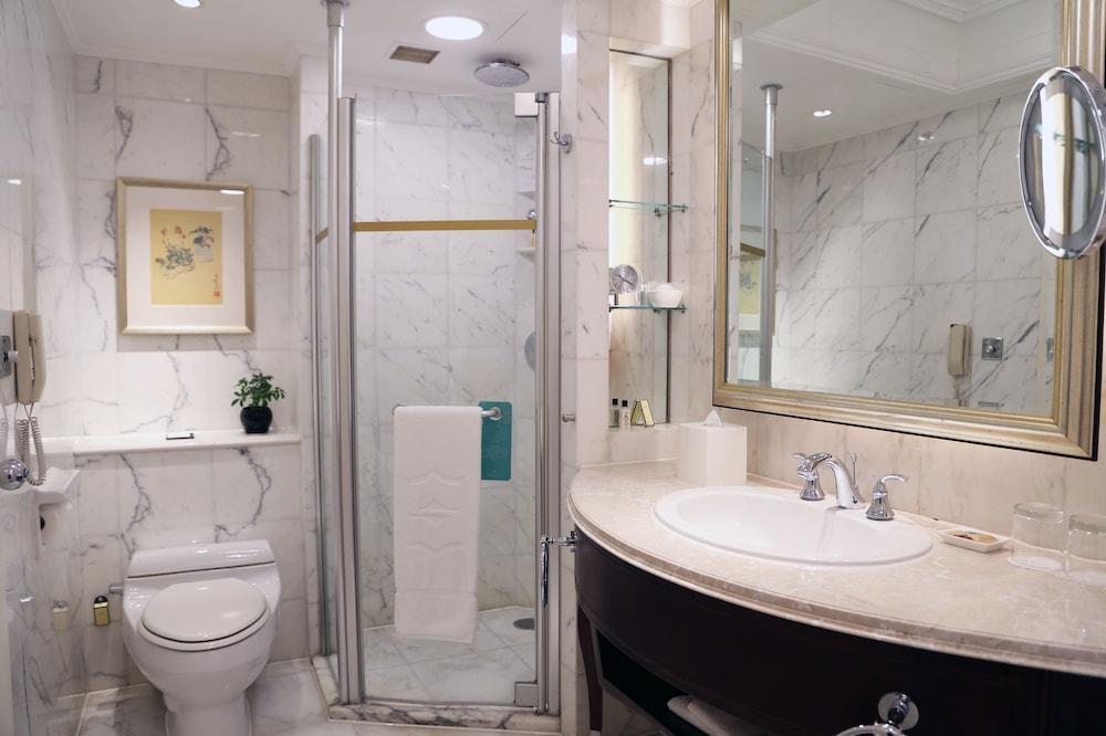 undefined Room Type - River Wing Horizon Club Room 1 King undefined Room Type - River Wing Horizon Club Room 1 King