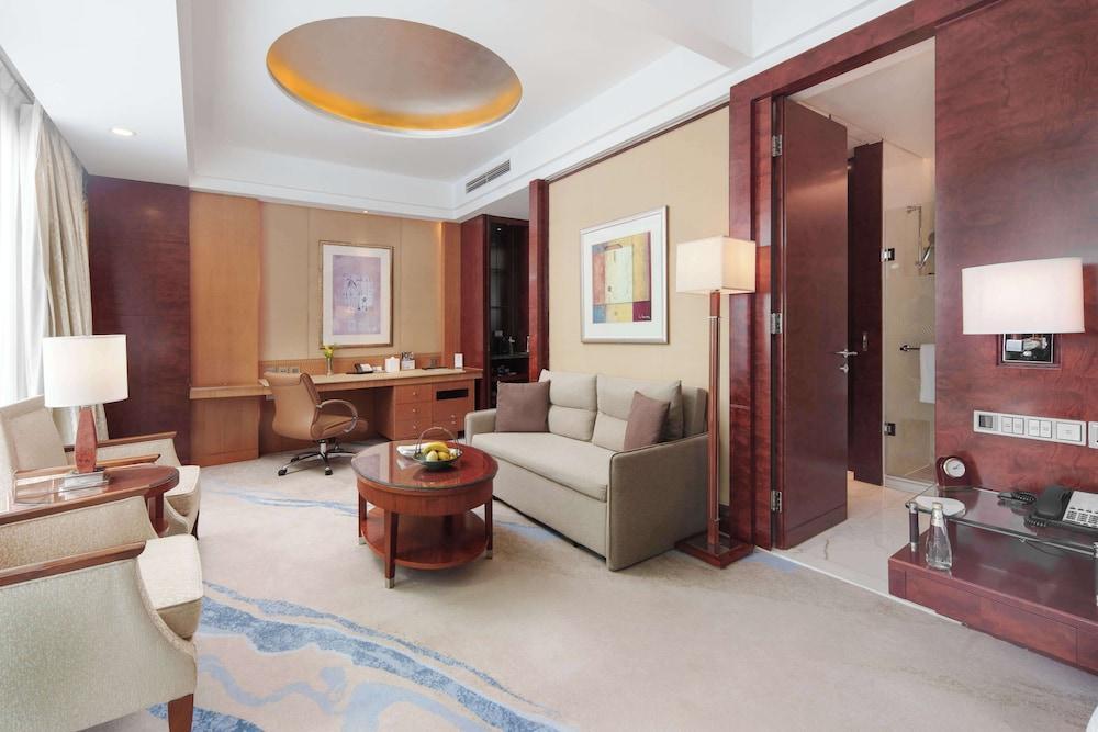 Pudong Shangri-La, Shanghai Room Type - Grand Tower Grand Bund View Suite King Pudong Shangri-La, Shanghai Room Type - Grand Tower Grand Bund View Suite King