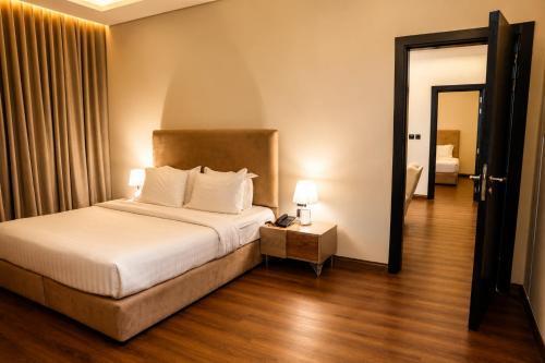 Al Mansour Park-Inn Hotel & Apartments Room Type - Deluxe Two-Bedroom Apartment