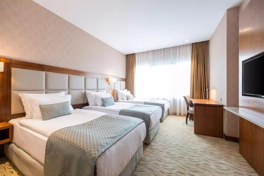Clarion Hotel Istanbul Mahmutbey Room Type - Room, 3 Twin Beds, Non Smoking