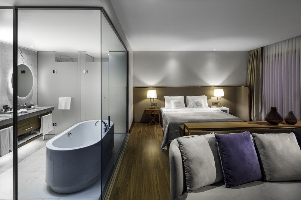 Lionel Hotel Istanbul Room Type - Corner Suite with Golden Horn View