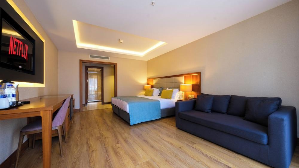 Endless Art Hotel Room Type - Deluxe Room Endless Art Hotel Room Type - Deluxe Room