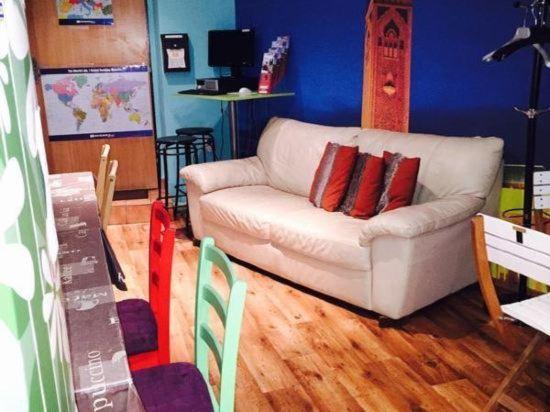 Backpacker Hostel - Tap to explore photos