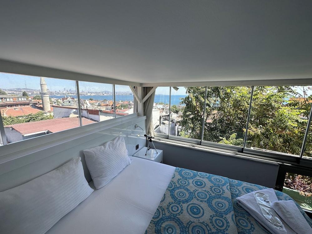 Hotel Antique Istanbul Room Type - SEAVIEW TRIPLE ROOM