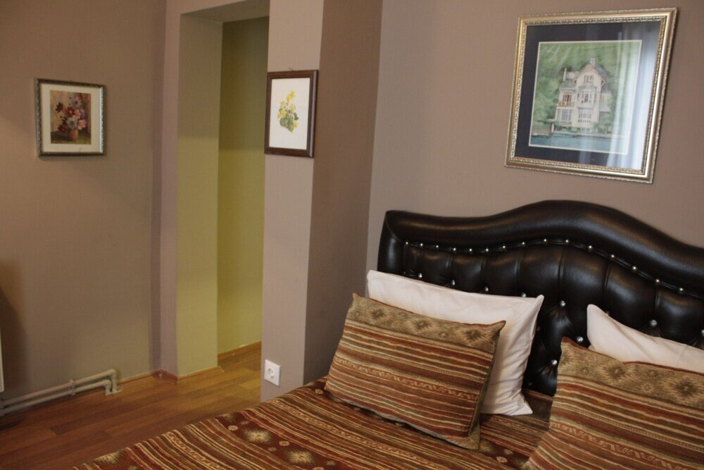 Nobel Hostel Guesthouse Room Type - Deluxe Double Room, Private Bathroom