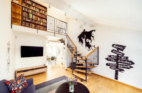 4BR 3BATH BALCONY central Harry Potter penthouse - Tap to explore photos