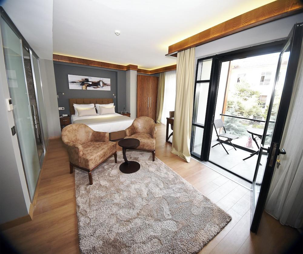 The Elegant Hotel Room Type - Deluxe Single Room, Balcony