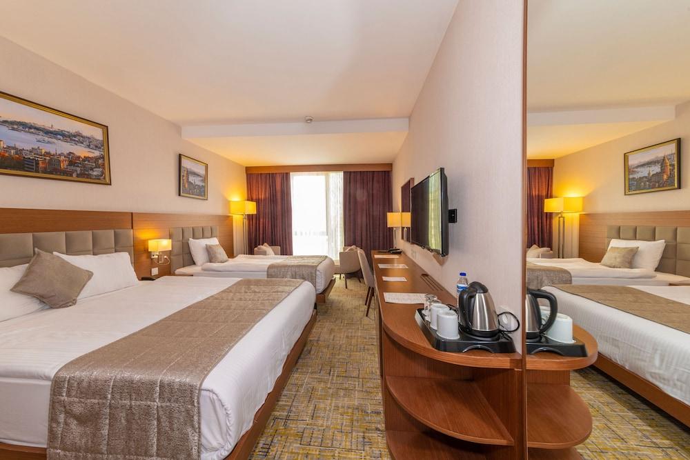 Land Park Hotel Room Type - Family Room, Balcony Land Park Hotel Room Type - Family Room, Balcony