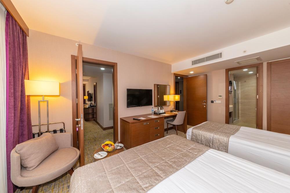 Land Park Hotel Room Type - Family Studio, 2 Bedrooms