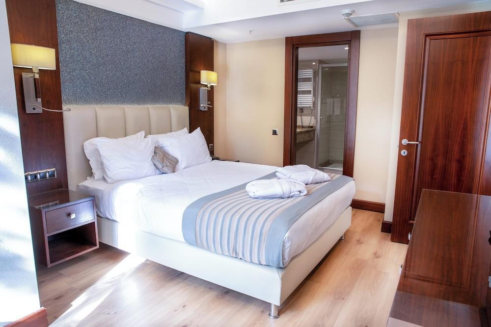 Grand Aras Hotel & Suites Room Type - One Bedroom Twin Suite Room Grand Aras Hotel & Suites Room Type - One Bedroom Twin Suite Room