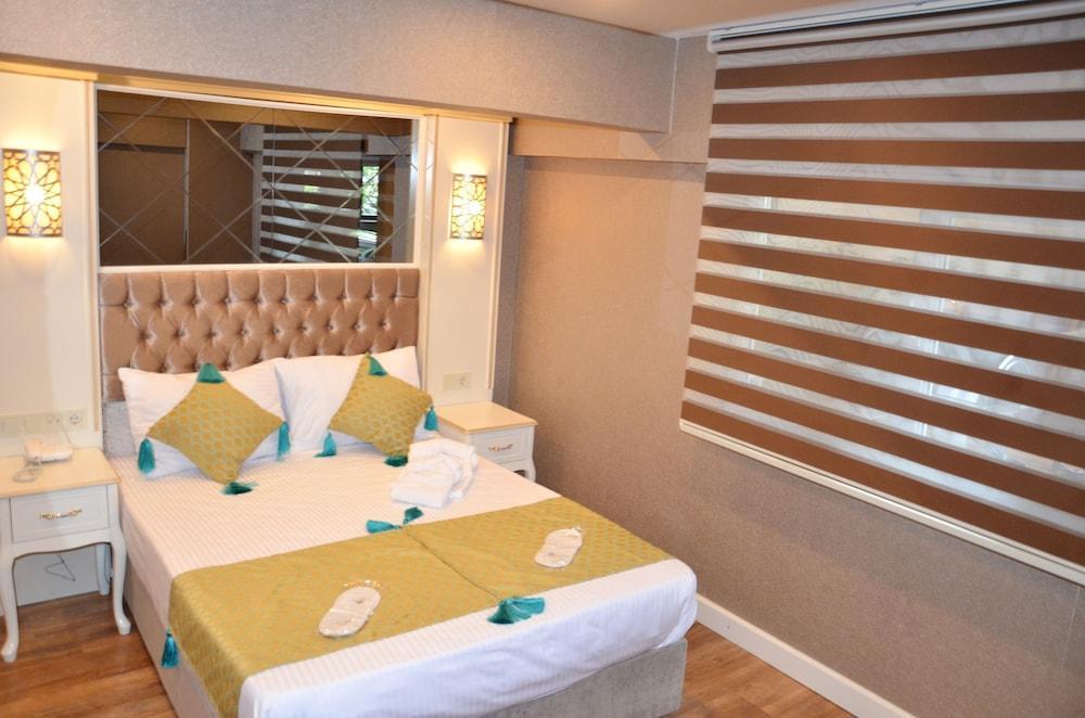 Sun Comfort Hotel Room Type - Deluxe Double Room, 1 Queen Bed, Non Smoking