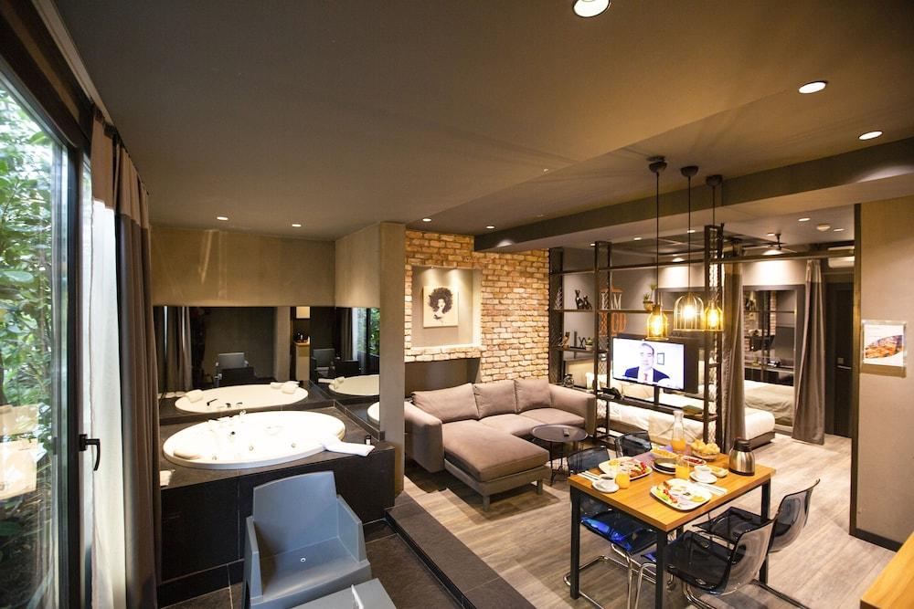 Cityloft 161 Room Type - Junior Jacuzzi Suite
