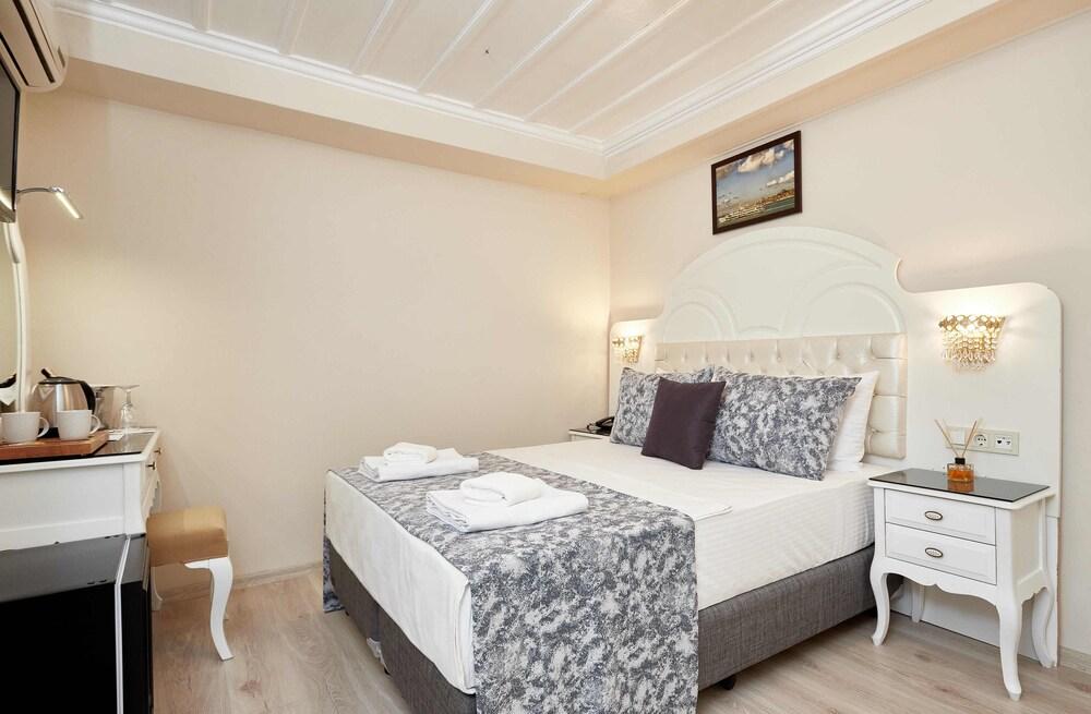 Mataraci Konak Room Type - Double Room with Garden Basement Room Mataraci Konak Room Type - Double Room with Garden Basement Room