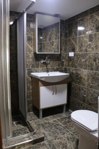 Beyoglu Huzur Hotel - Tap to explore photos