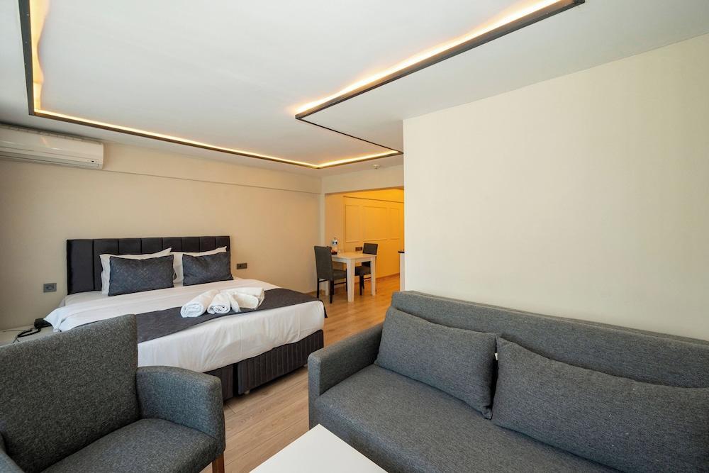 Aiza Suites Room Type - Family Room, Smoking