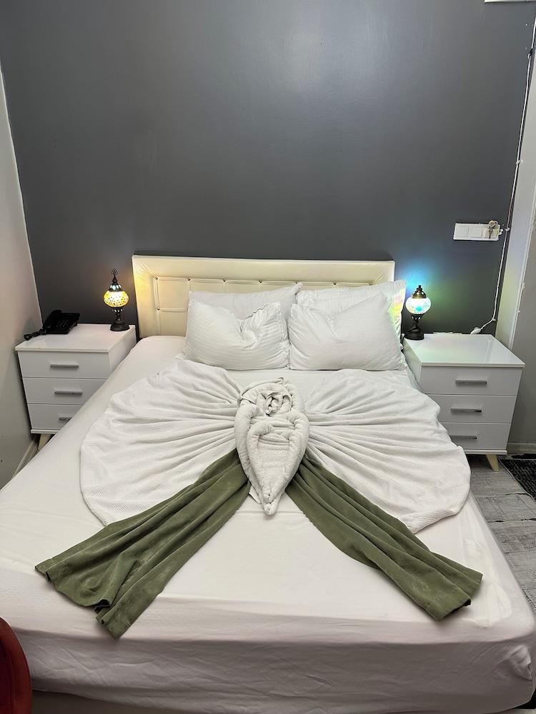 Chez Bore Room Type - Economy Double Room