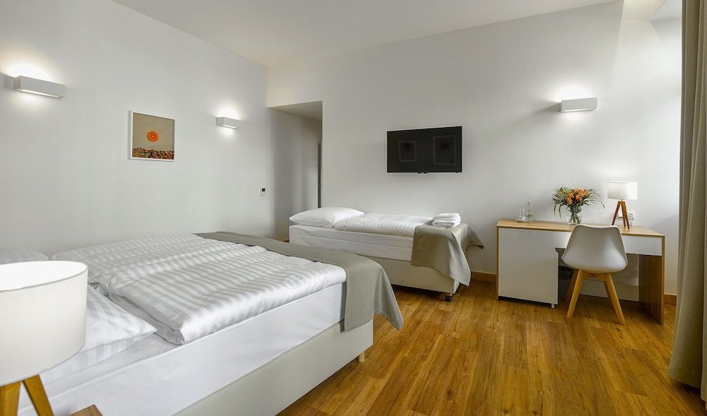 Hotel Garden Court Room Type - Superior Double or Twin Room
