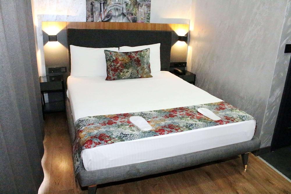 Istanbull Fair Hotel Room Type - Deluxe Double or Twin Room