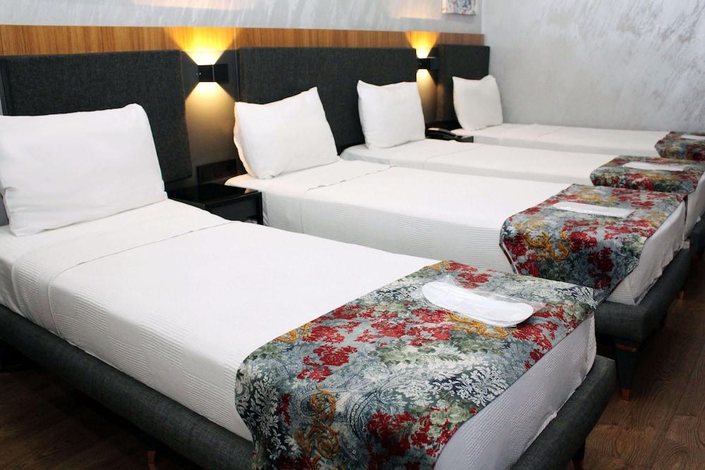 Istanbull Fair Hotel Room Type - Deluxe Quadruple Room