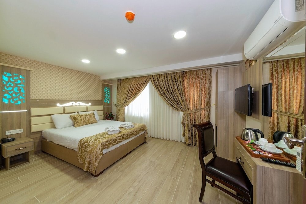 Raimond Hotel Room Type - Standard Double Room, Balcony