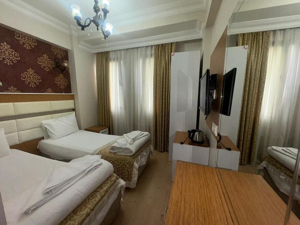 Raimond Hotel Room Type - Twin Room