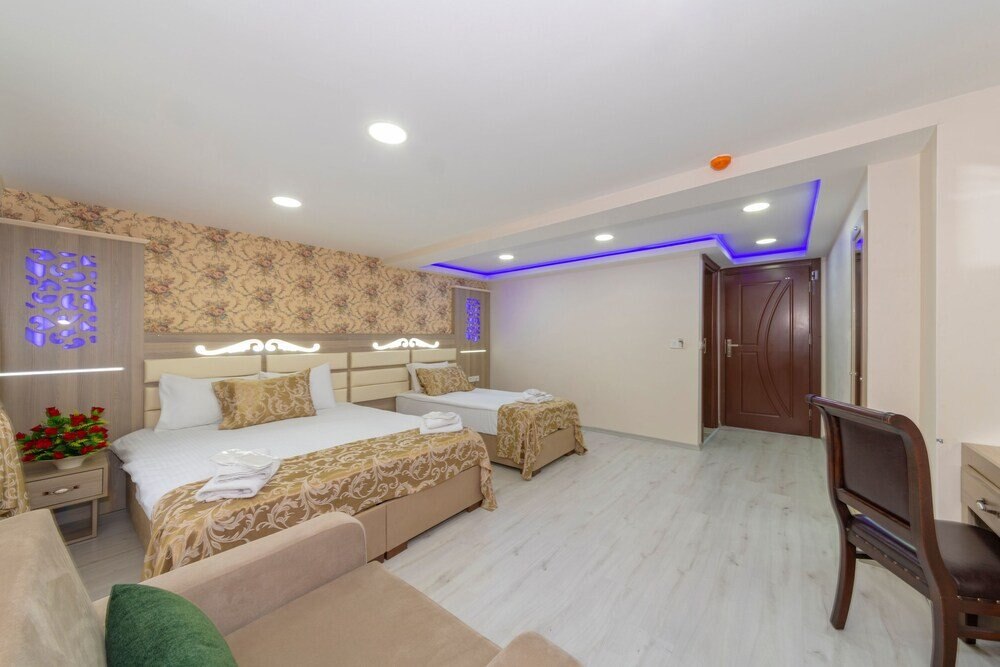 Raimond Hotel Room Type - Family Quadruple Room