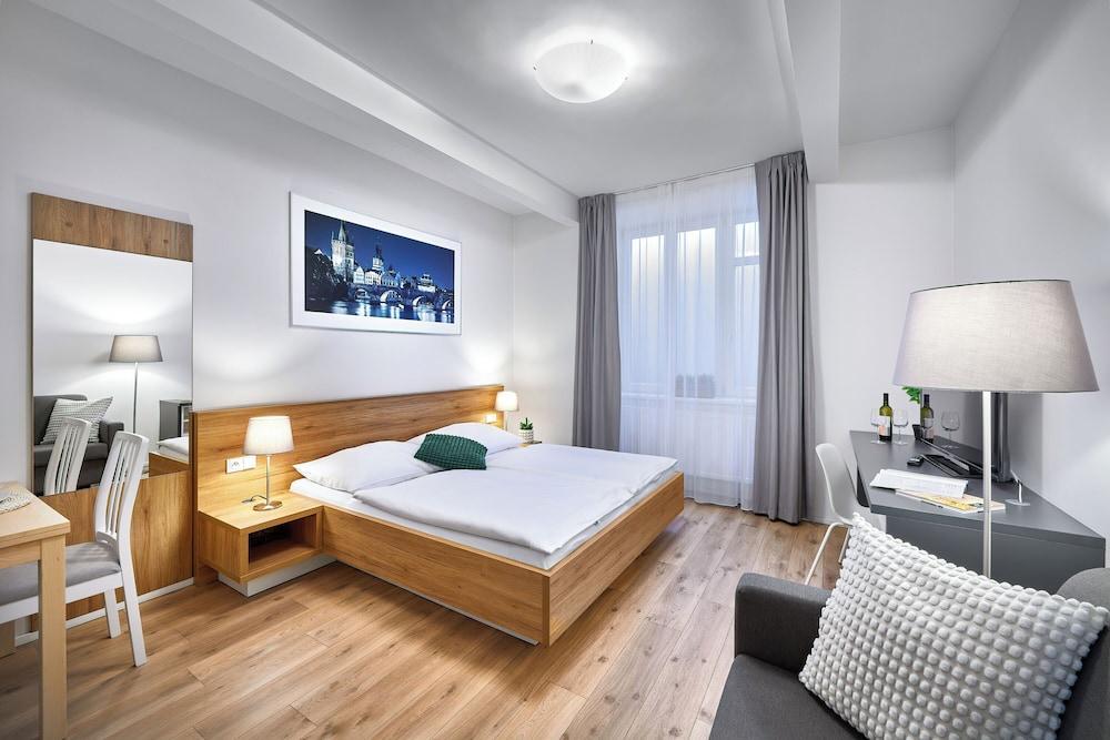 Downtown Suites Belohorska Room Type - Basic Suite, 1 Queen Bed, Kitchen, Ground Floor