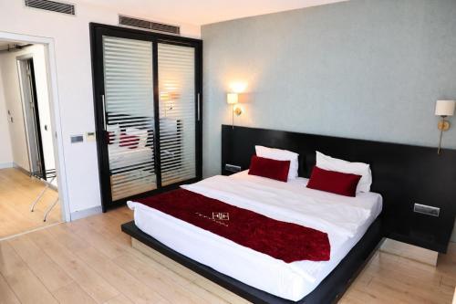 Vernazza Suites Room Type - Executive Suite