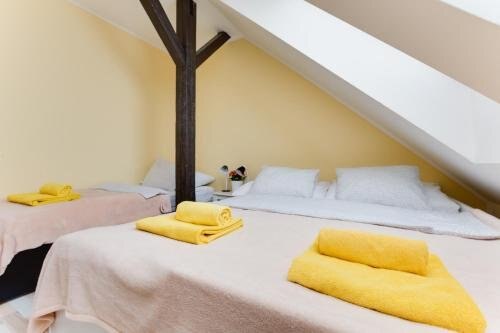 Jane's Attic Apartment - Tap to explore photos