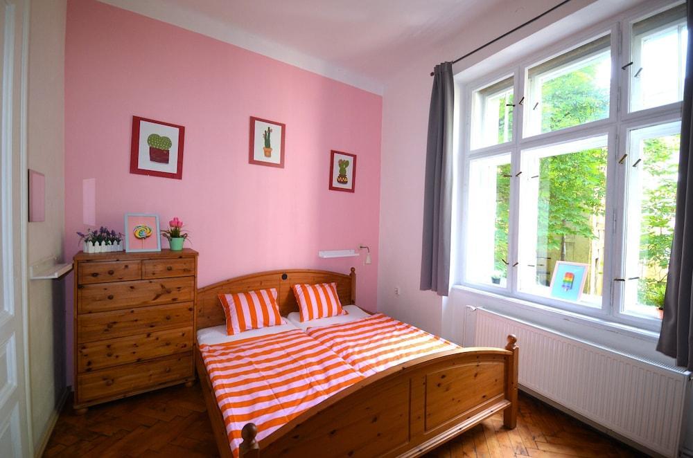 Travel & Joy backpackers Room Type - Standard Double Room