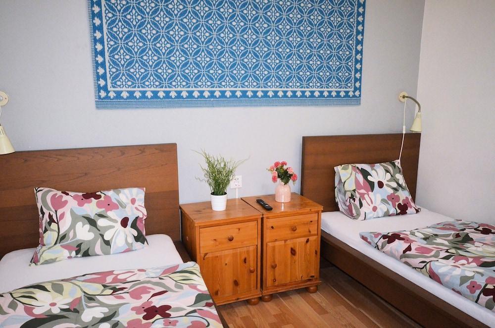 Travel & Joy backpackers Room Type - Deluxe Twin Room