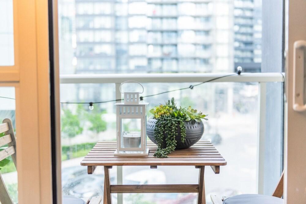QuickStay - Premium 2-Bedroom with CN Tower & Lake Views - Tap to explore photos