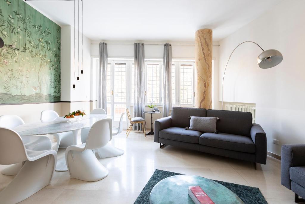 ROMAC San Saba 5-Bedroom and Terrace near Ostiense - Tap to explore photos