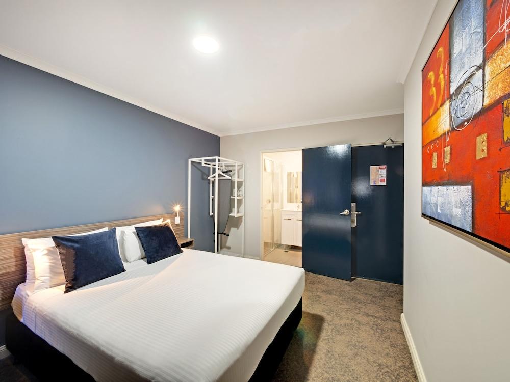 28 Hotel Room Type - Mini Queen