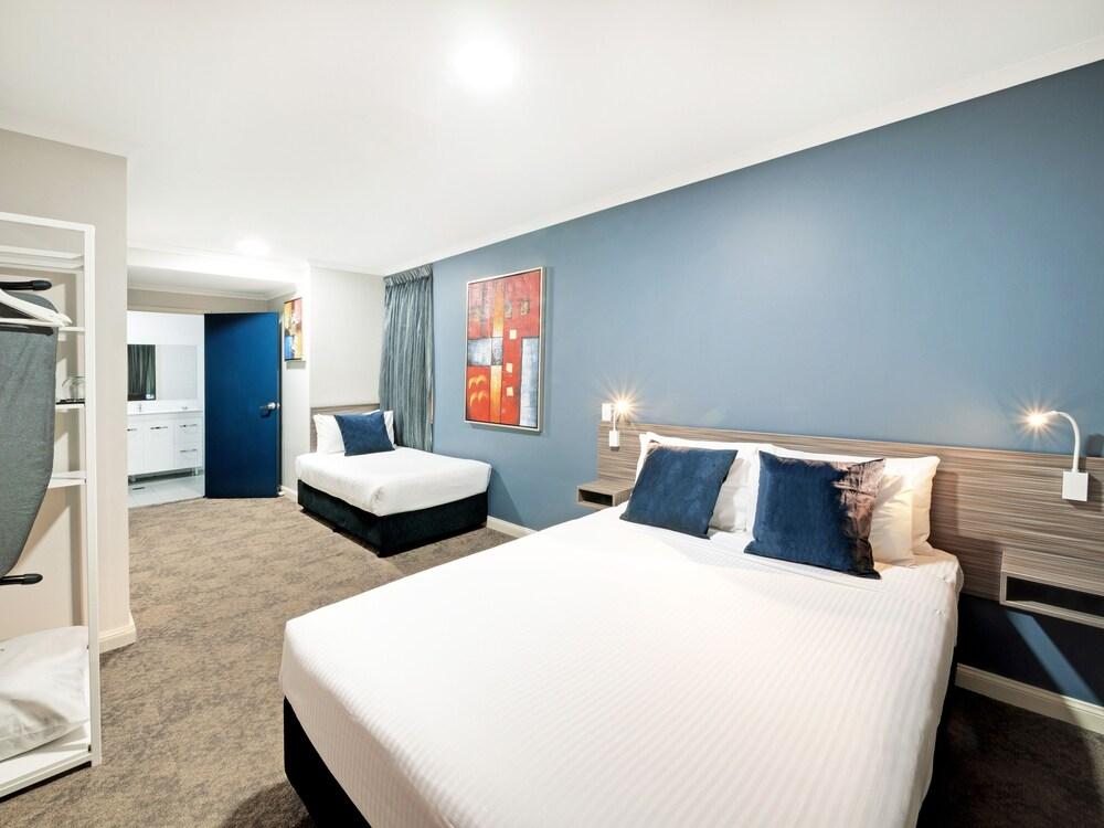 28 Hotel Room Type - The Social Mini