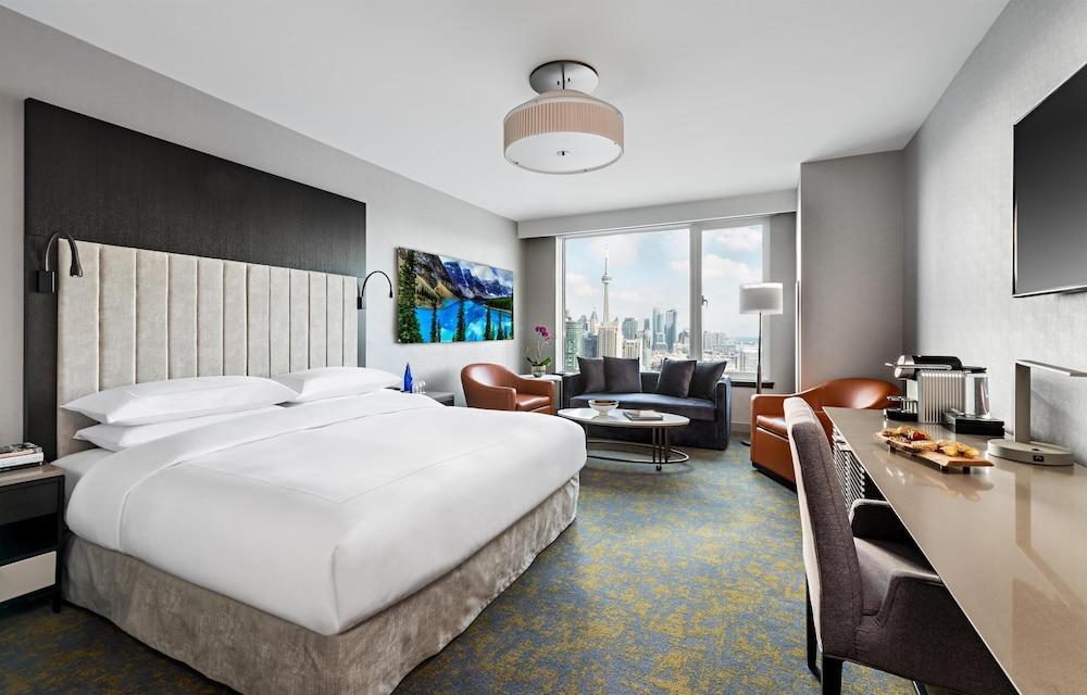 Hotel X Toronto, a Destination by Hyatt Hotel Room Type - Deluxe Room, 1 King Bed