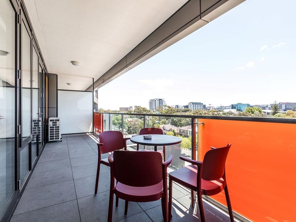 The Branksome Hotel And Residences Room Type - Studio Suite with Airport Facing The Branksome Hotel And Residences Room Type - Studio Suite with Airport Facing