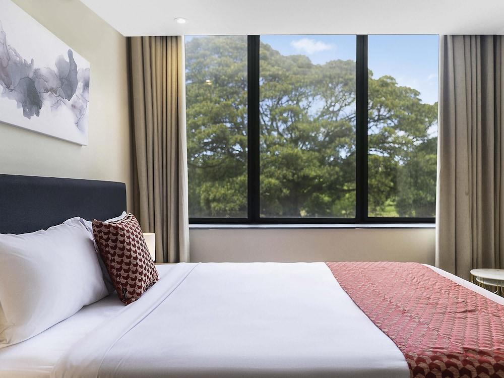 BreakFree on Broadway Sydney Room Type - Deluxe Room, 1 Queen Bed