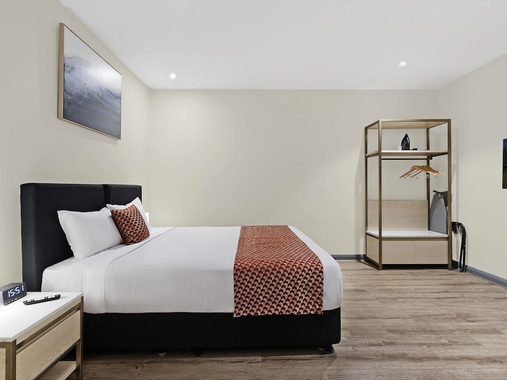 BreakFree on Broadway Sydney Room Type - Standard Room, 1 Queen Bed
