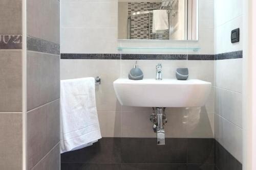 J24 B&B Room Type - Double Classic Room with Private Bathroom